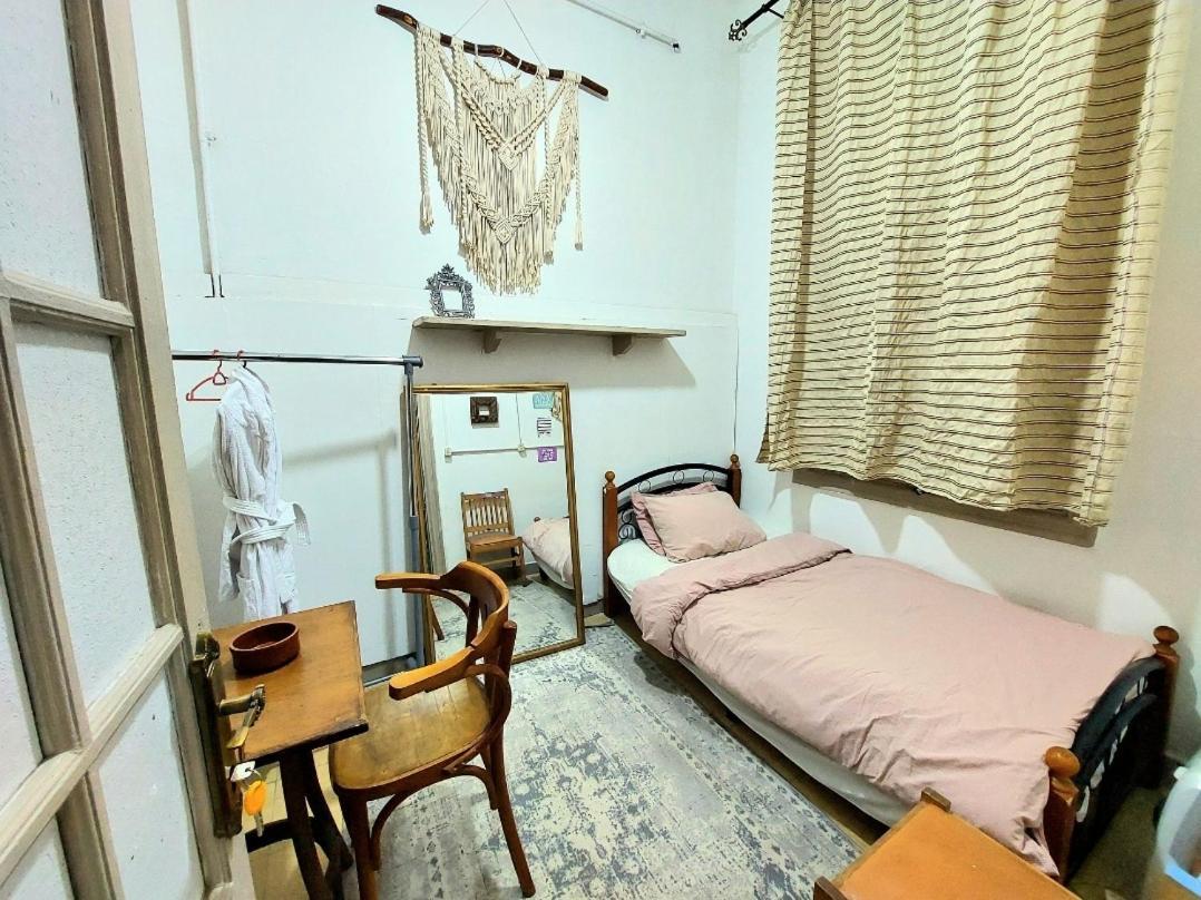 Arab Hostel, Welcoming All Solo And Groups Travellers But, Unmarried Couples Not Allowed Александрия Экстерьер фото